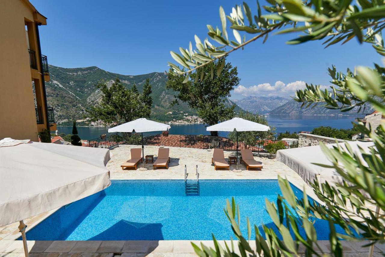 Our Sunset Apartments With Pool And Sea View Kotor Eksteriør bilde