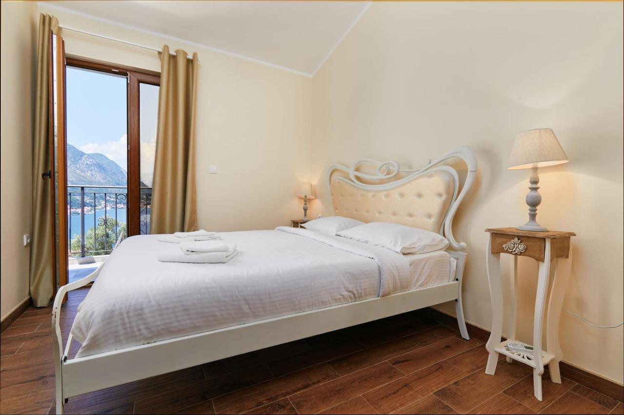 Our Sunset Apartments With Pool And Sea View Kotor Eksteriør bilde